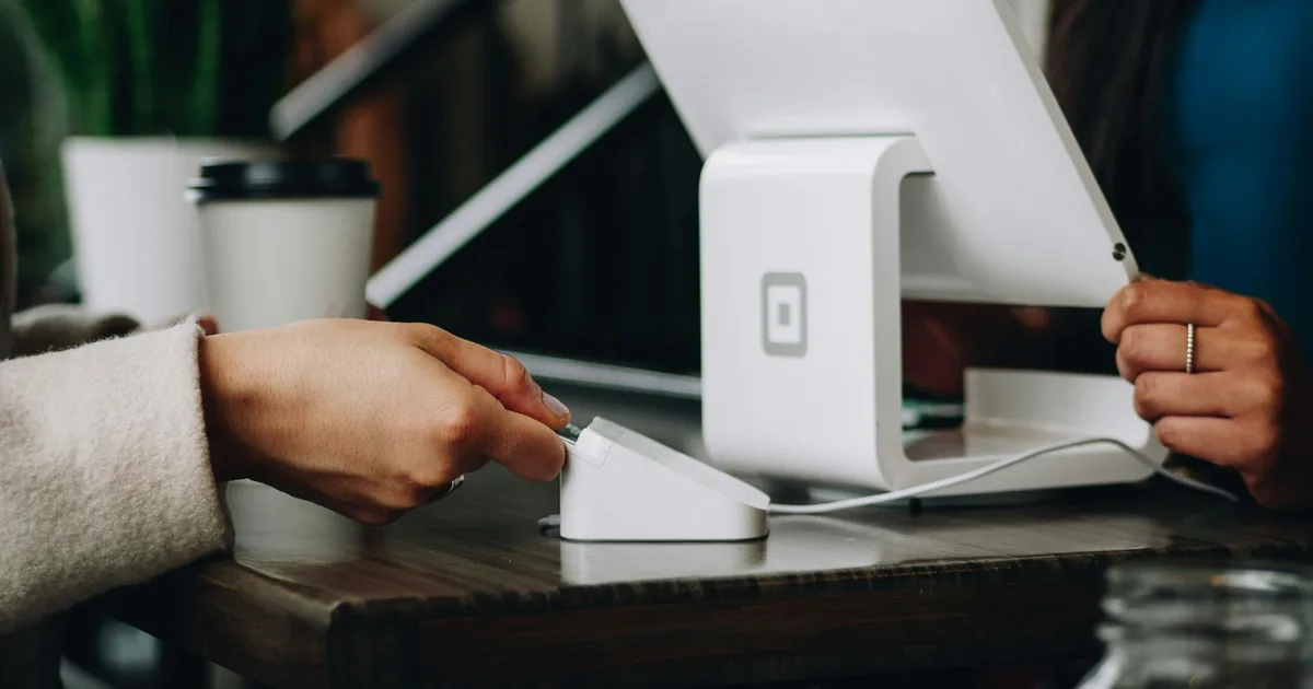 AI Chatbot vs Receptionist: Cost Comparison for SMBs