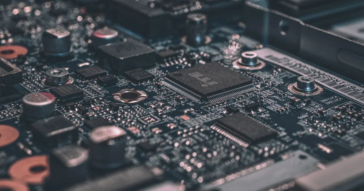 Multi-MCP Workflows: Hyperleap + HubSpot + Linear in Claude